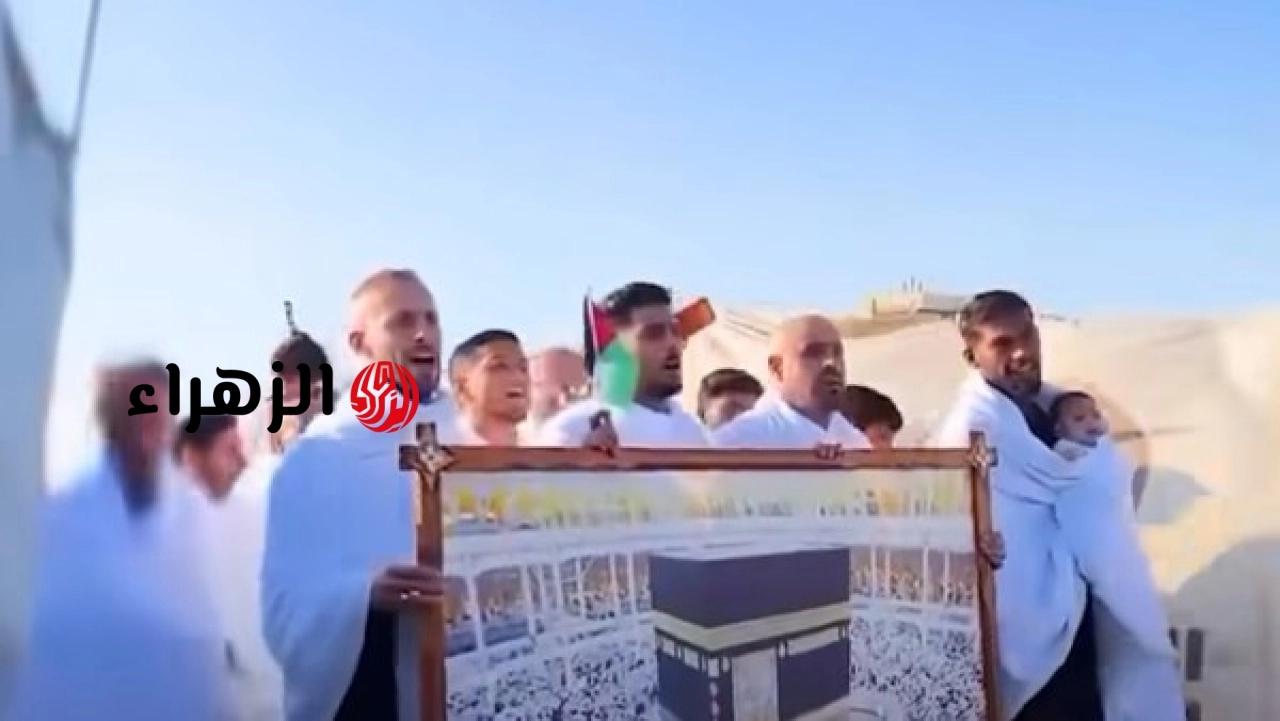 أطفال في مخيمات غزة يؤدون مناسك الحج بملابس الإحرام ومجسم للكعبة بالتزامن مع موسم الحج