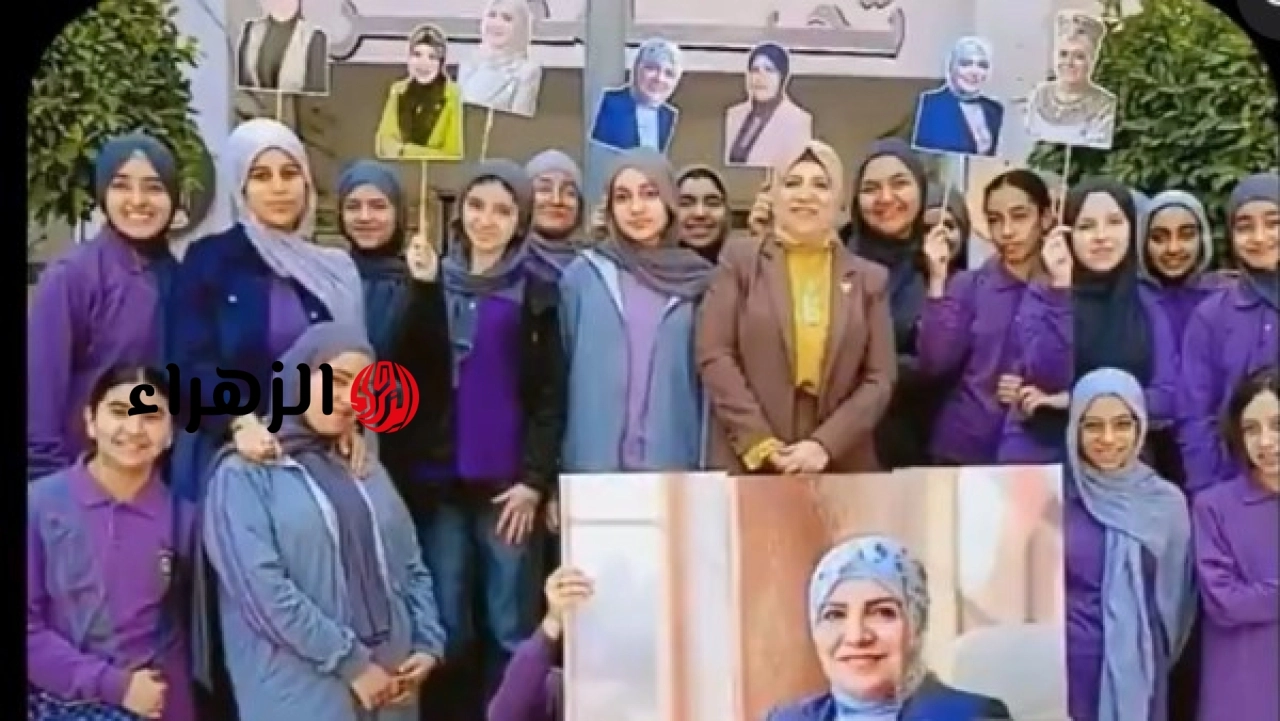 طالبات مدرسة بالدقهلية يرفعن صور المديرة في آخر أيام الامتحانات