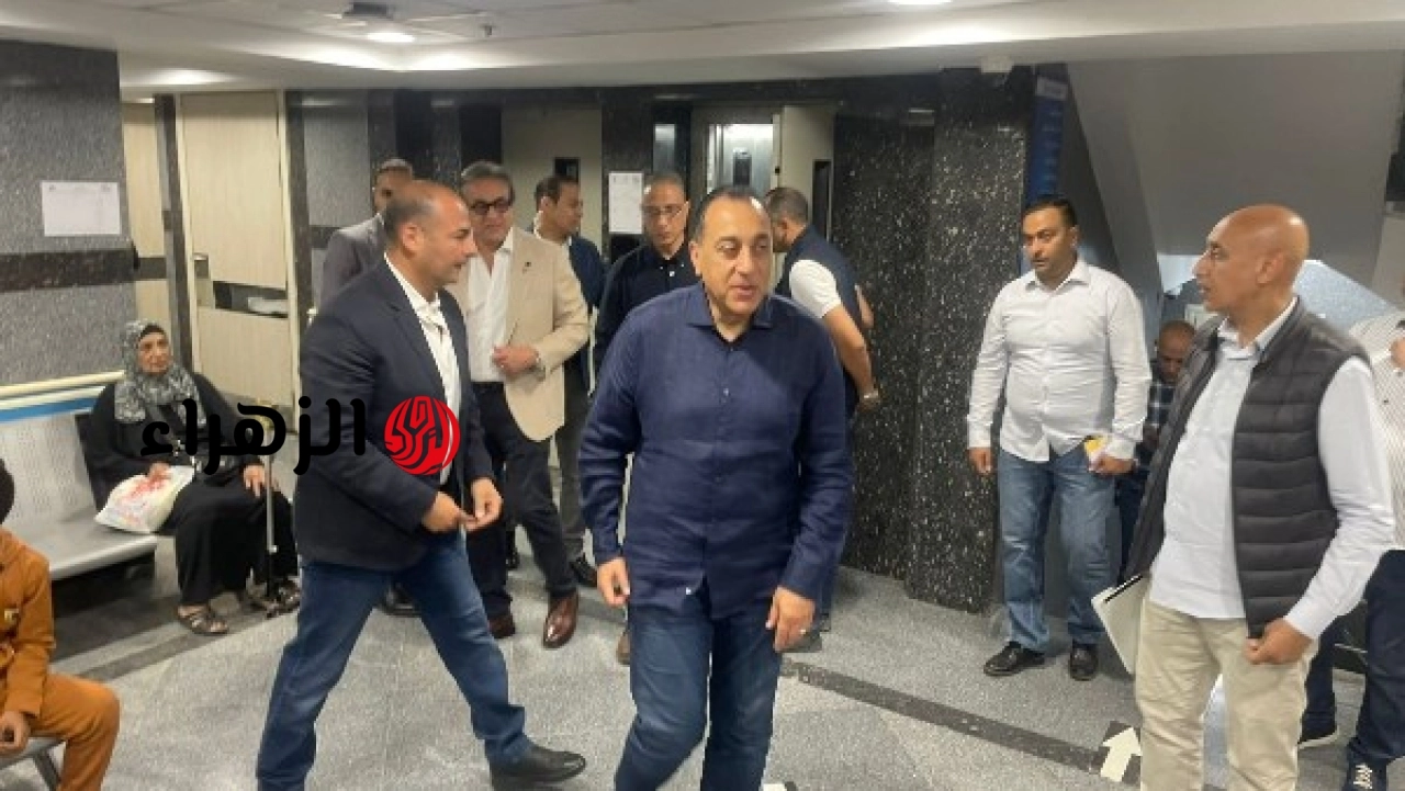 مدبولي يتفقد مدرسة في بولاق الدكرور ويستمع لآراء الطالبات حول المنصة التعليمية