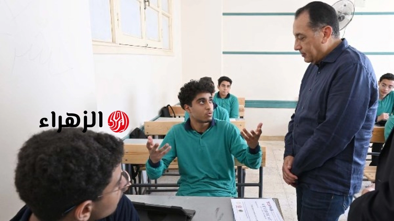 مدبولي يجري حوارا مع طالبة حول آرائها في منصة الحكومة بحضور وزير التعليم