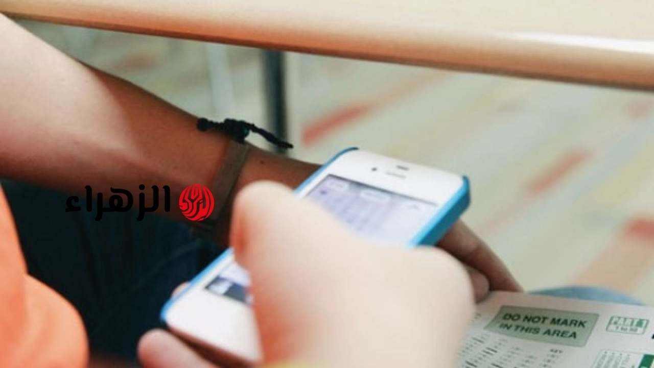إحالة ملاحظ بلجنة إعدادية للتحقيق بعد تصوير امتحان الجبر بهاتفه وساعته الذكية