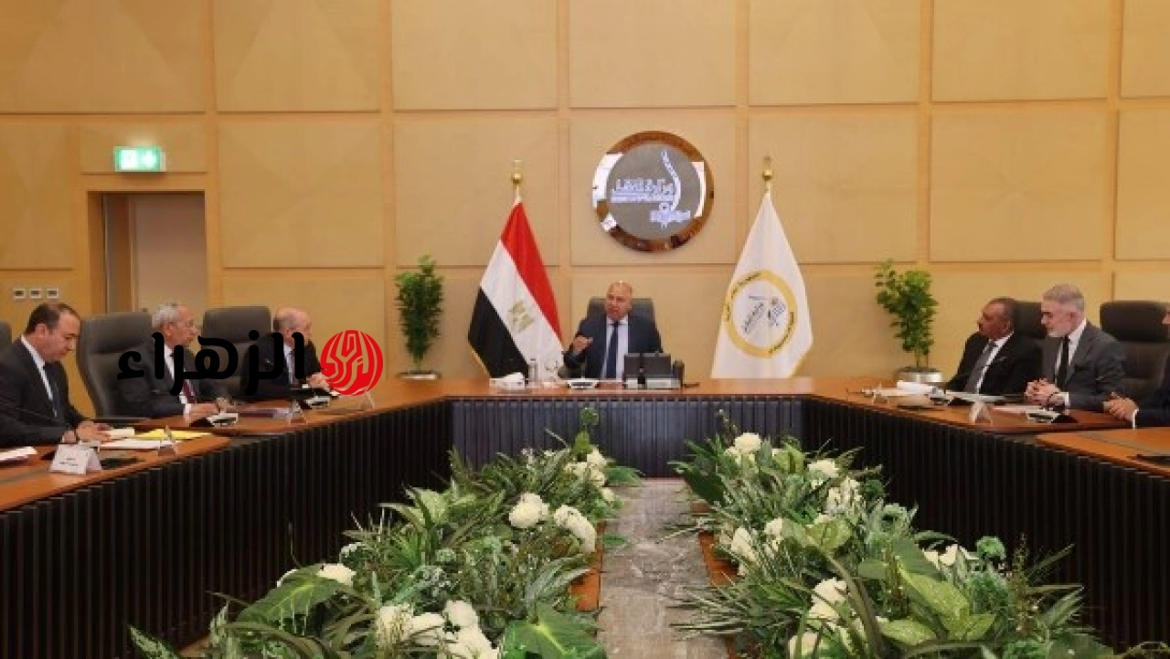 الحكومة المصرية تعلن بدء ترقيات الموظفين في يوليو مع صرف علاوة سنوية بنسبة 5 في المئة
