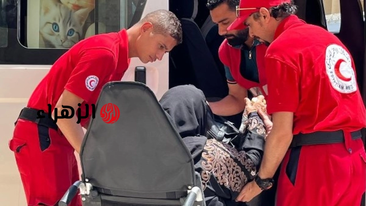 الهلال الأحمر المصري يستقبل الدفعة الثامنة والأربعين من المصابين الفلسطينيين عبر معبر رفح