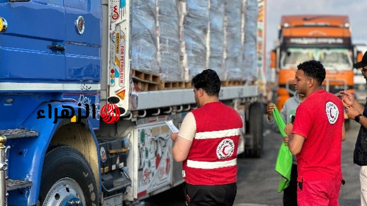 الهلال الأحمر يطلق قافلة زاد العزة إلى غزة رقم 214 تحمل 2000 طن مساعدات إنسانية