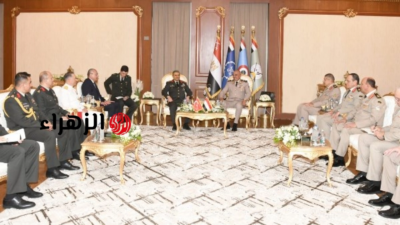 رئيس الأركان يبحث التعاون العسكري مع نظيره التركي بحضور وفود رسمية من الجانبين