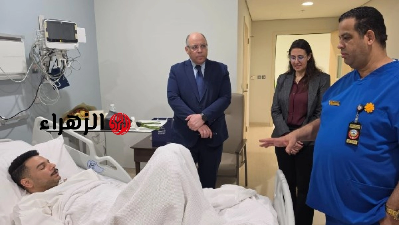 سفير مصر بالكويت يتابع الحالة الصحية لمواطن مصري أصيب في الهجوم الإيراني الأخير