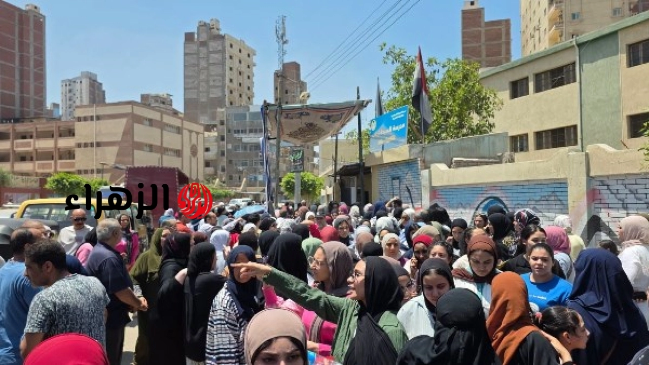 طلاب الثانوية العامة يؤدون امتحان اللغة العربية وملاحظات من أولياء الأمور حول طول الأسئلة