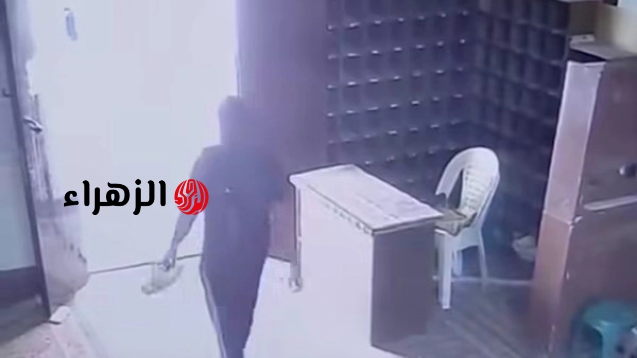 عاجل: ضبط شخص يسرق هاتف مصلٍ داخل مسجد في مدينة نصر بعد مراجعة كاميرات المراقبة
