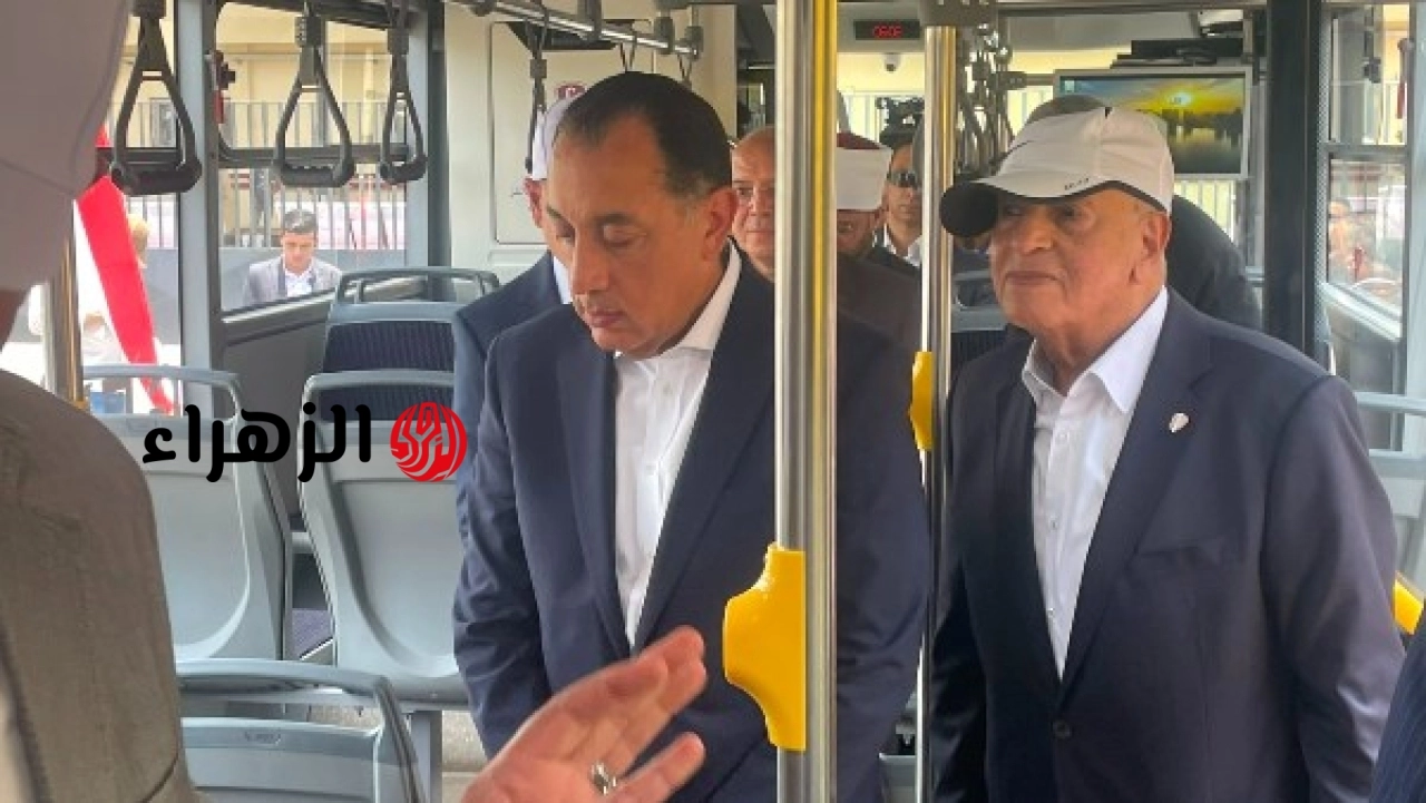 مدبولي يتفقد تجربة تشغيل الأتوبيسات الكهربائية بهيئة النقل العام خلال جولة ميدانية