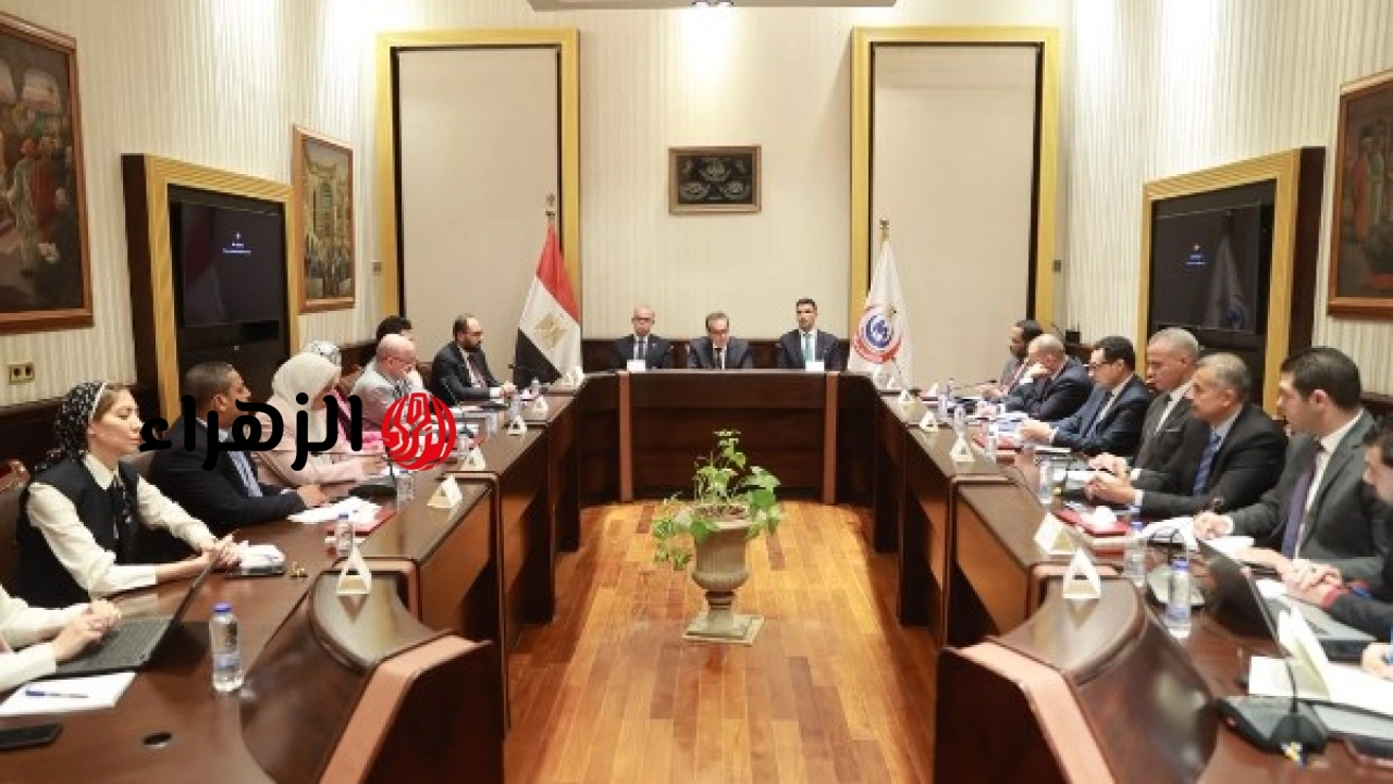 وزراء الصحة والصناعة والاستثمار يعلنون منح الشركات مهلة لتوفيق الأوضاع وخفض نسب السكر تدريجيًا
