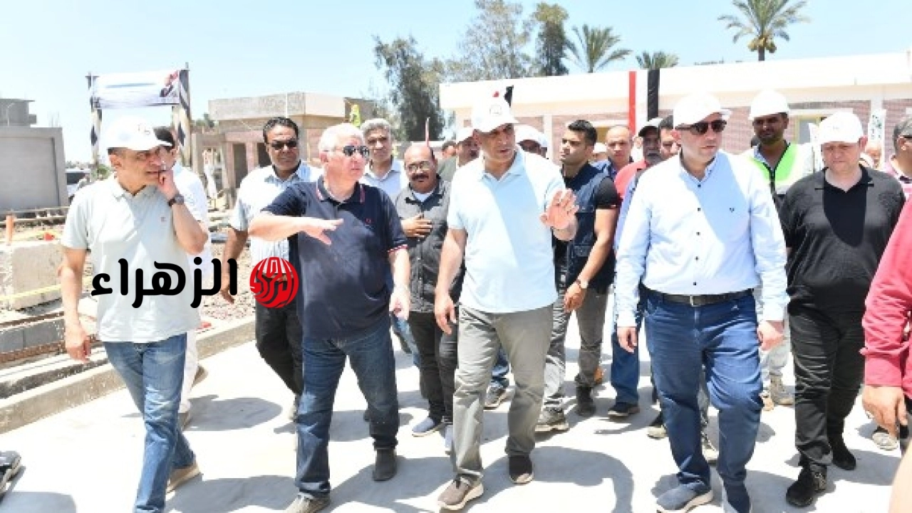 وزير الإنتاج الحربي يتفقد مشروعات حياة كريمة في دمياط ويؤكد استمرار التنفيذ طبقا للجداول الزمنية