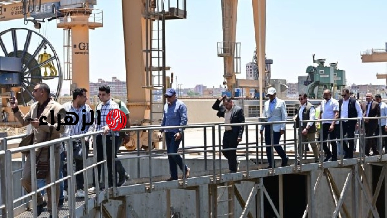 وزير الري ومحافظ أسيوط يتفقدان قناطر أسيوط الجديدة التي تخدم 1.6 مليون فدان