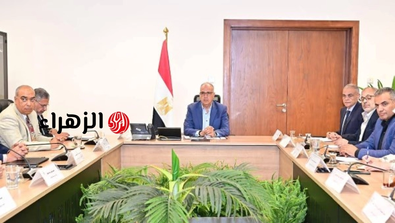 وزير الري يتابع تقدم مشروعات الخطة الاستثمارية ويستعرض خطة الوزارة للعام المالي 2026 2027