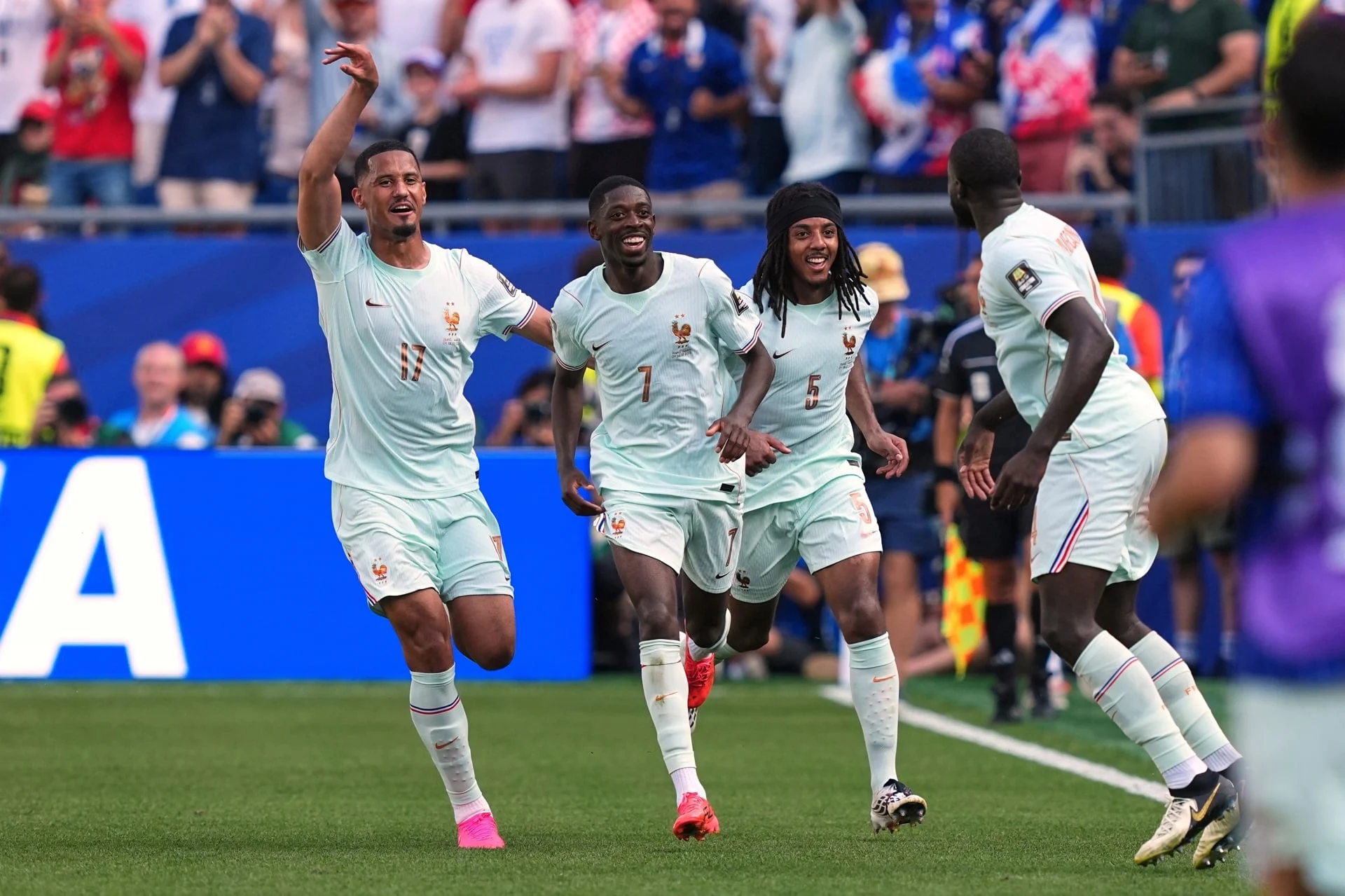 يواجه لامين يامال أكبر اختبار في مسيرته: هل سيكون هذا اللاعب المعجزة البالغ من العمر 19 عامًا قويًا بما يكفي لاختراق "الحصن" الفرنسي؟ 6 1784028499 970 يواجه لامين يامال أكبر اختبار في مسيرته هل سيكون هذا