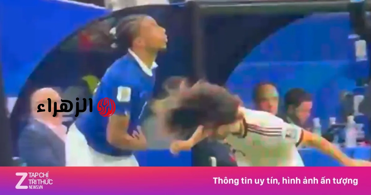 أوليس يشد شعر كوكوريلا.