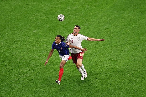 إسبانيا تفوز على فرنسا 2-0: رودري يقود لاروخا إلى نهائي كأس العالم 2026. 8 قاد أيمريك لابورت الدفاع الإسباني في منع الهجمات الفرنسية.