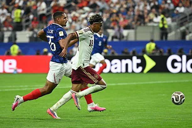 إسبانيا تفوز على فرنسا 2-0: رودري يقود لاروخا إلى نهائي كأس العالم 2026. 13 تسبب لامين يامال في العديد من المشاكل للدفاع الفرنسي بفضل سرعته وتقنيته.