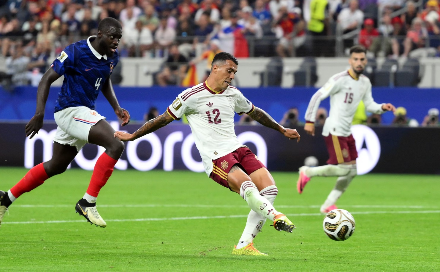 برز اسم مفاجئ كأفضل لاعب في مباراة فرنسا وإسبانيا. 9 اسم أفضل لاعب في مباراة فرنسا وإسبانيا مفاجئ - الصورة 1.