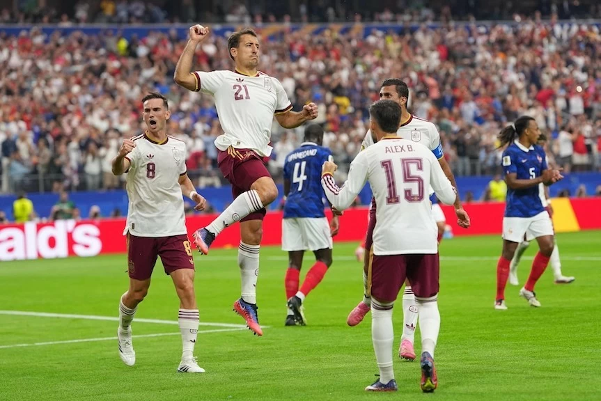 نتائج كأس العالم لكرة القدم 2026: إسبانيا 2-0 فرنسا: يواصل لامين يامال إزعاج مبابي، ويتأهل منتخب لا روخا بكل فخر إلى المباراة النهائية. Kết quả bóng đá World Cup 2026: Tây Ban Nha 2-0 Pháp: Lamine Yamal tiếp tục gieo sầu cho Mbappé, La Roja hiên ngang vào Chung kết