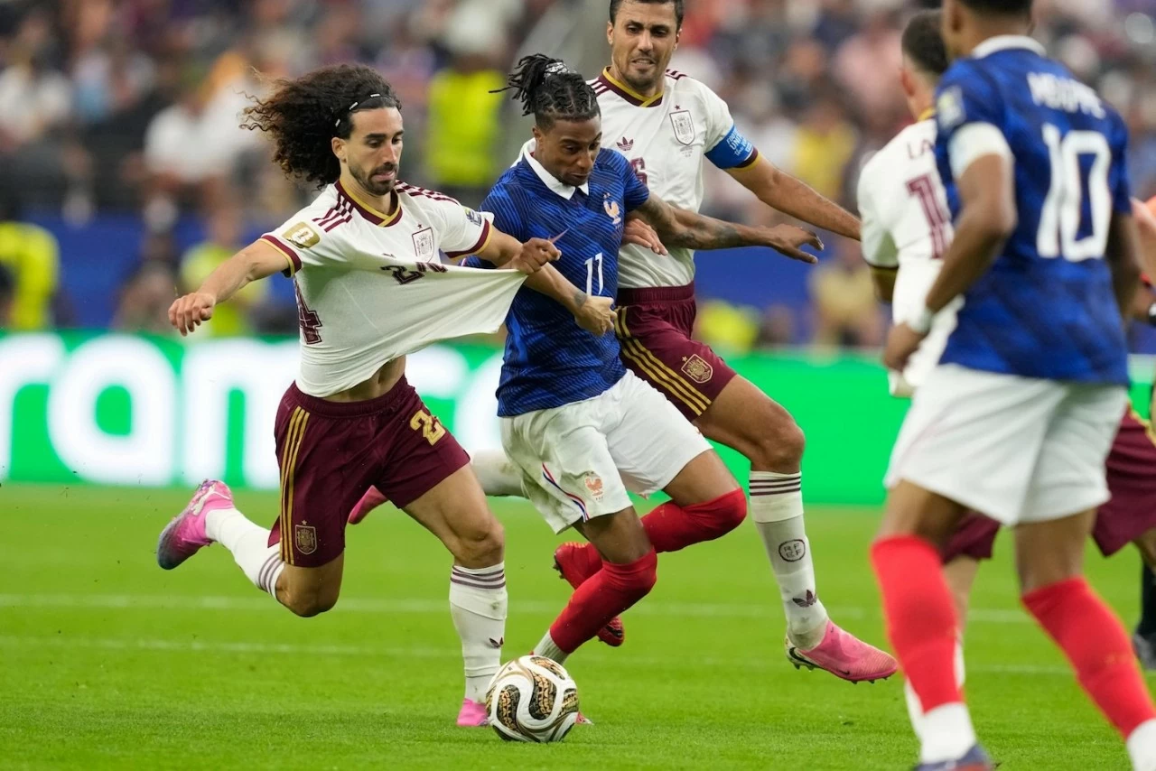 نتائج كأس العالم لكرة القدم 2026: إسبانيا 2-0 فرنسا: يواصل لامين يامال إزعاج مبابي، ويتأهل منتخب لا روخا بكل فخر إلى المباراة النهائية. Kết quả bóng đá World Cup 2026: Tây Ban Nha 2-0 Pháp: Lamine Yamal tiếp tục gieo sầu cho Mbappé, La Roja hiên ngang vào Chung kết