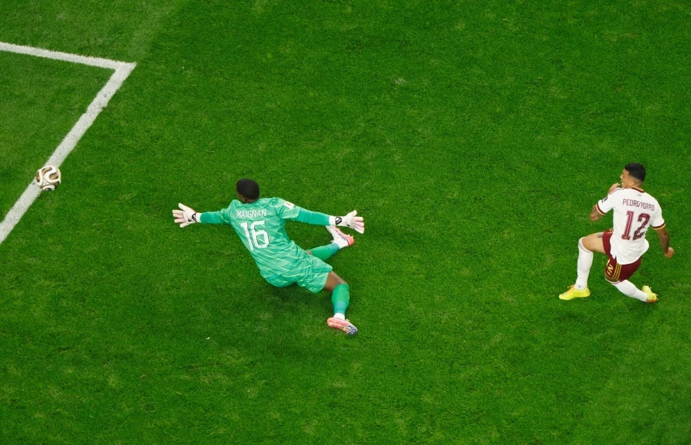 إسبانيا تهزم فرنسا بشكل مقنع 2-0: مبابي يشاهد يامال عاجزاً وهو يتأهل إلى نهائي كأس العالم 2026. 8 يحتفل اللاعب الإسباني بهدفه الثاني.