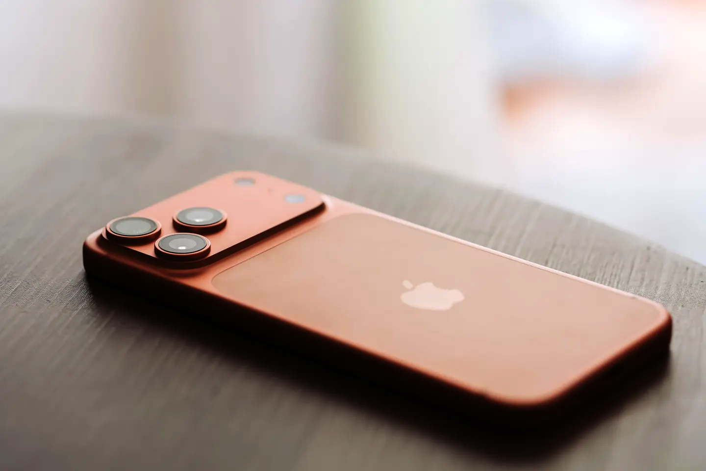 هاتف Galaxy Z Fold 8 Ultra: الكشف عن "السلاح" القوي الذي طال انتظاره 6 إذا شهد هاتف iPhone 18 Pro Max زيادة كبيرة في السعر، فكم ستربح شركة Apple لكل جهاز؟