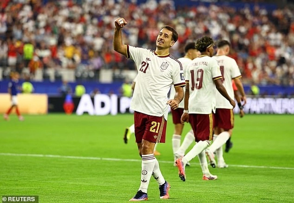 صنع أويارزابال التاريخ بوصول إسبانيا إلى نهائي كأس العالم 2026. Oyarzabal ghi dấu lịch sử khi Tây Ban Nha vào chung kết World Cup 2026 - 2