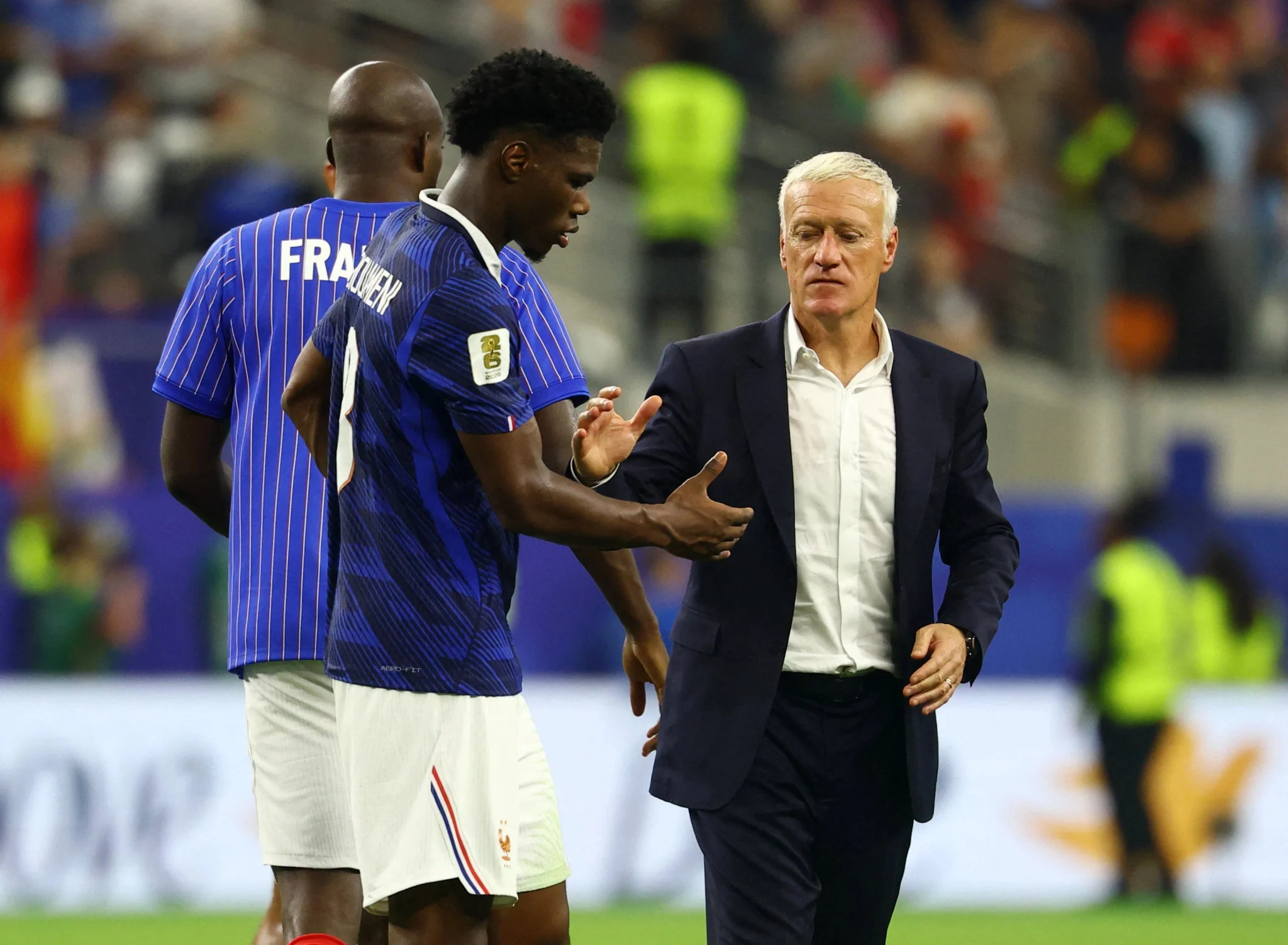 هزيمة فرنسا في نصف نهائي كأس العالم 2026: لقد تمكنت إسبانيا من كشف تكتيكات ديشامب. 10 المدرب ديدييه ديشامب على خط التماس