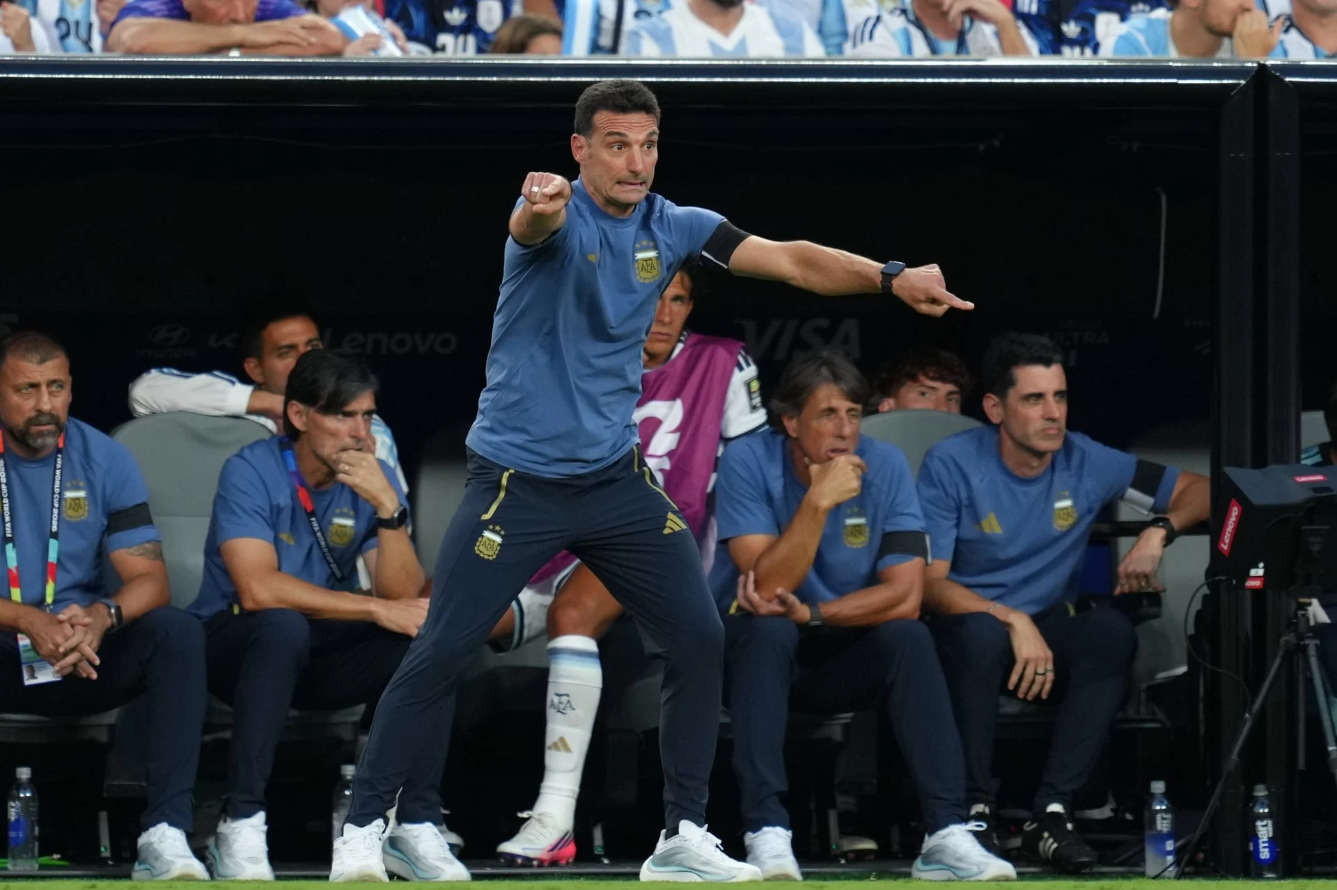 المدرب ليونيل سكالوني ورحلته الهادئة: من "المقعد الساخن" للمنتخب الأرجنتيني إلى معبد كرة القدم الخالد. 9 1784128417 987 المدرب ليونيل سكالوني ورحلته الهادئة من المقعد الساخن للمنتخب الأرجنتيني