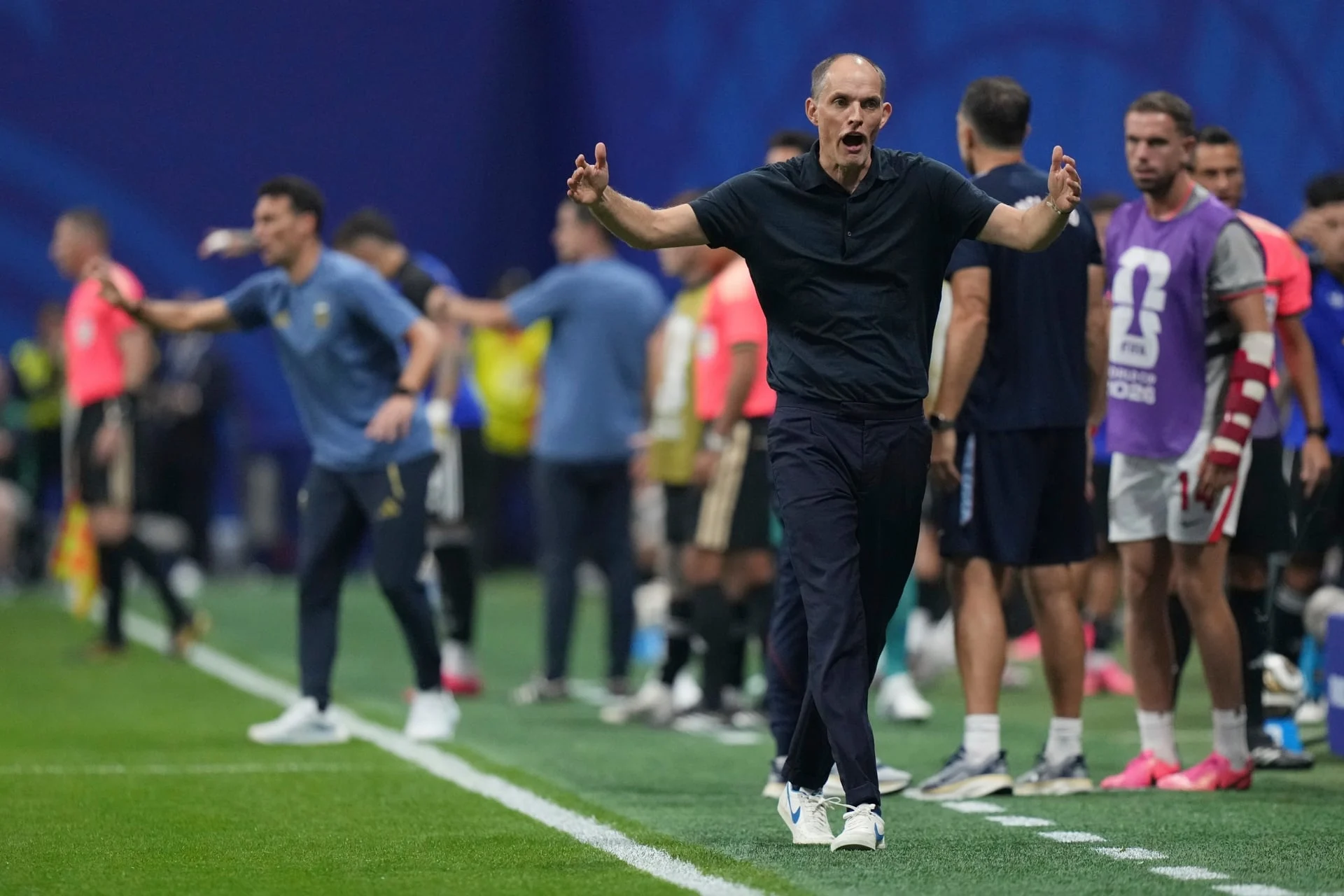 أعربت الصحافة البريطانية عن أسفها بعد الهزيمة أمام الأرجنتين: "كان منتخب الأسود الثلاثة قريباً جداً من النهائي، لكنهم سمحوا لميسي بإغلاق الباب أمامهم". 6 1784161461 694 أعربت الصحافة البريطانية عن أسفها بعد الهزيمة أمام الأرجنتين كان