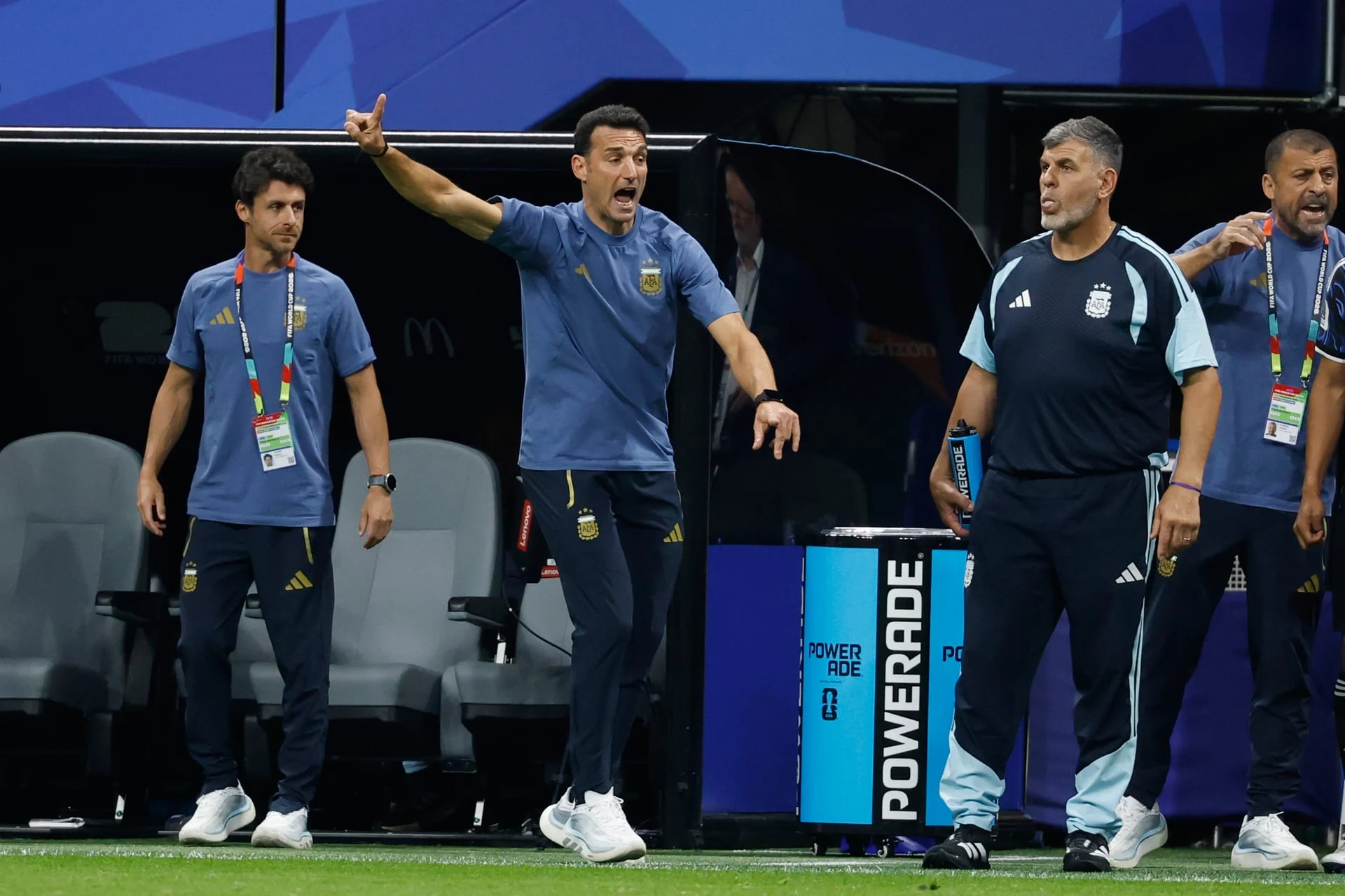 أعربت الصحافة البريطانية عن أسفها بعد الهزيمة أمام الأرجنتين: "كان منتخب الأسود الثلاثة قريباً جداً من النهائي، لكنهم سمحوا لميسي بإغلاق الباب أمامهم". 11 1784161462 602 أعربت الصحافة البريطانية عن أسفها بعد الهزيمة أمام الأرجنتين كان