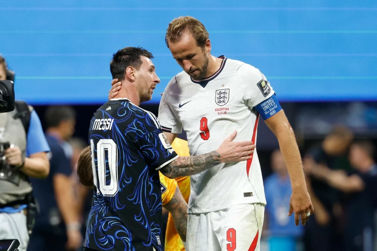 نتائج كأس العالم لكرة القدم 2026: الأرجنتين 2-0 إنجلترا: ميسي يقدم تمريرتين رائعتين حيث تعود الأرجنتين من التأخر لتفوز على إنجلترا وتصل إلى النهائي. Kết quả bóng đá World Cup 2026: Argentina 2-0 Anh: Messi lập cú đúp kiến tạo đỉnh cao, Argentina ngược dòng đánh bại tuyển Anh để vào chung kết