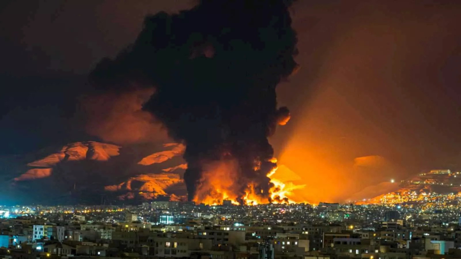 لهيب الصراع يلتهم الخليج دفاعات الكويت تتصدى لـ مسيرات معادية وصافرات الإنذار تدوي في البحرين 4 مضيق هرمز في قلب العاصفة
