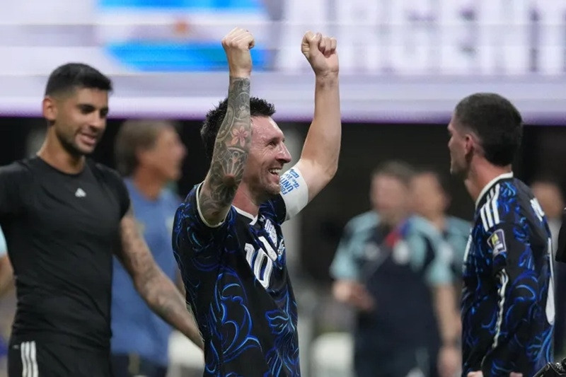 ميسي يحقق رقماً قياسياً لم يسبق له مثيل في كأس العالم. 6 ميسي يدلي بتصريح قوي بعد فوز الأرجنتين بكأس العالم.