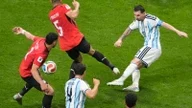 فن ميسي في المشي ومهارة التبديلات التي يقدمها المدرب سكالوني. 8 قال المدرب ليونيل سكالوني: "في سن 39، ميسي آلة".