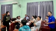 التدريب على تقنيات إعداد التقارير التلفزيونية.