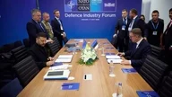 تسعى ماليزيا إلى تحقيق الاكتفاء الذاتي في مجال الصواريخ بعد انتكاسة في الصفقة مع النرويج. 7 تتعاون إستونيا وأوكرانيا في مجال رئيسي، وأوروبا تراقب الوضع عن كثب.