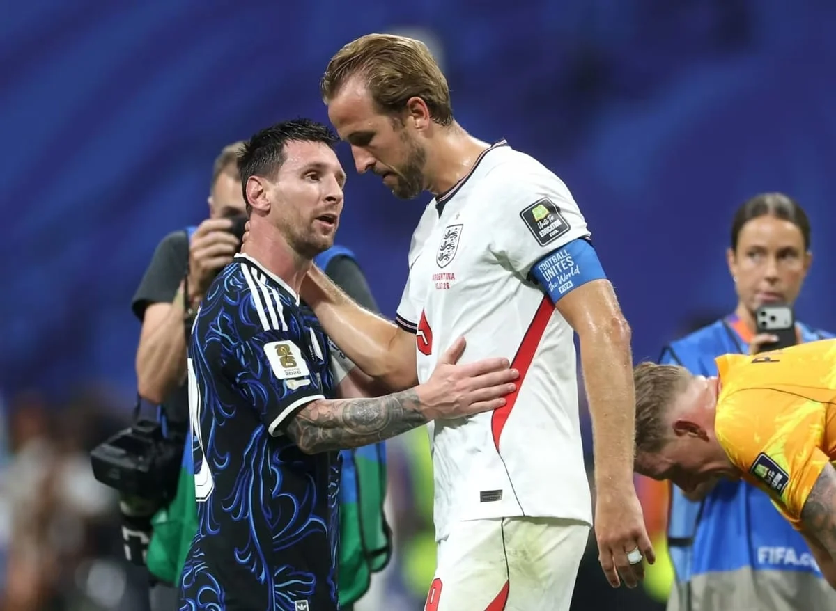 أصبح ميسي أول لاعب يشارك في ثلاث نهائيات لكأس العالم. الصورة: الفيفا. Messi trở thành cầu thủ đầu tiên dự 3 trận chung kết World Cup. Ảnh: FIFA.
