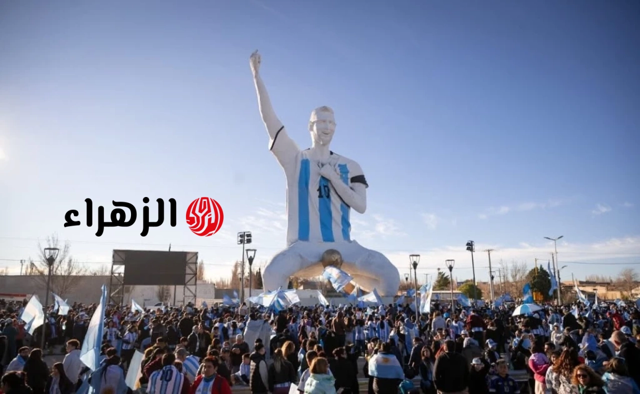 ميسي وأطول تمثال في العالم.