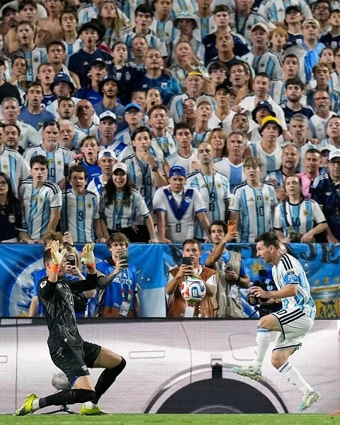 الكشف عن الميزات الخاصة الموجودة داخل كرات كأس العالم 2026. Bật mí điều đặc biệt bên trong những trái bóng của World Cup 2026
