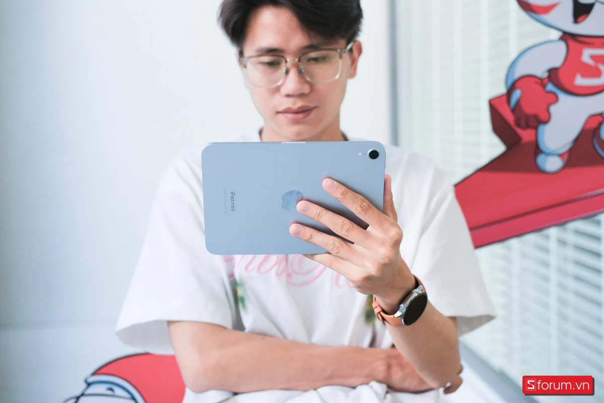 أعلنت شركة آبل رسمياً عن إطلاق جهاز iPad mini 7 المُجدد: توفير في التكاليف مقابل أداء معالج A17 Pro. 6 يتميز جهاز iPad mini 7 بتصميم صغير الحجم وشاشة عرض حادة مقاس 8.3 بوصة.