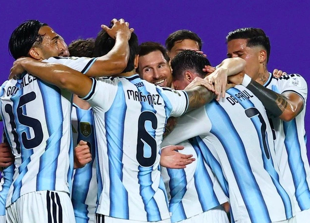رقصة ميسي العفوية تنتشر على نطاق واسع - 3 Điệu nhảy ngẫu hứng của Messi gây sốt mạng - 3