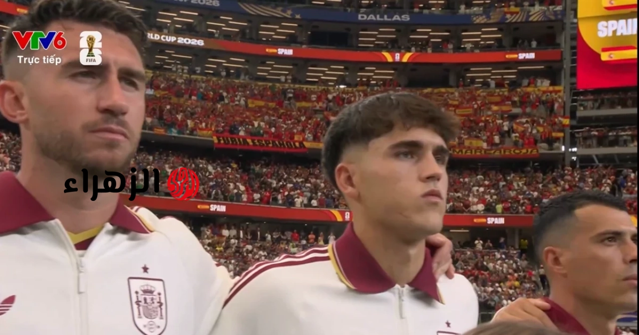 لماذا وقف لاعبو المنتخب الإسباني الوطني ساكنين بدلاً من غناء النشيد الوطني خلال مراسم رفع العلم؟