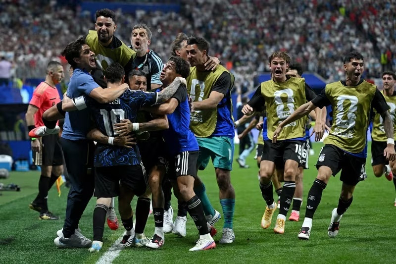 ستحدد المعركة التكتيكية بين المدربين بطل كأس العالم 2026. 6 argentina-vui-anh_2.jpg