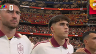 لماذا وقف لاعبو المنتخب الإسباني الوطني ساكنين بدلاً من غناء النشيد الوطني خلال مراسم رفع العلم؟