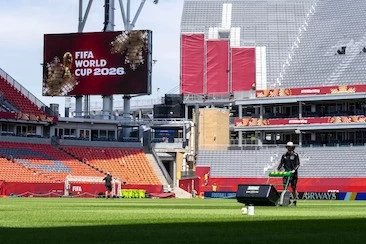 وراء الملاعب المثالية في كأس العالم 2026: نتيجة 8 سنوات من البحث وسلسلة من الحلول التقنية المتطورة. Phía sau những mặt cỏ hoàn hảo ở World Cup 2026: Thành quả của 8 năm nghiên cứu và loạt giải pháp kỹ thuật đỉnh cao