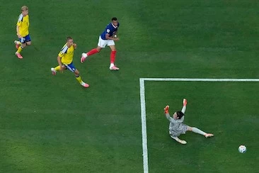 وراء الملاعب المثالية في كأس العالم 2026: نتيجة 8 سنوات من البحث وسلسلة من الحلول التقنية المتطورة. Phía sau những mặt cỏ hoàn hảo ở World Cup 2026: Thành quả của 8 năm nghiên cứu và loạt giải pháp kỹ thuật đỉnh cao