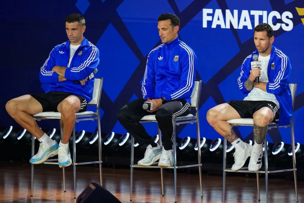 شارك ليونيل ميسي أفكاره قبل نهائي كأس العالم: ستبذل الأرجنتين كل ما في وسعها للدفاع عن لقبها. Lionel Messi chia sẻ trước trận Chung kết World Cup: Argentina sẽ cống hiến tất cả để bảo vệ ngôi vương