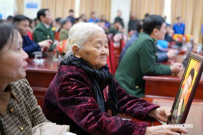 تواصل التكنولوجيا مسيرة الامتنان. 7 phuc-dung.jpg