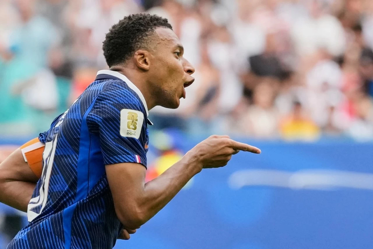 نتائج كأس العالم لكرة القدم 2026: إنجلترا 6-4 فرنسا: ساكا يسجل ثلاثية، مبابي يتجاوز ميسي، إنجلترا تفوز بمباراة تحديد المركز الثالث. Kết quả bóng đá World Cup 2026: Anh 6-4 Pháp: Saka lập hat-trick, Mbappe vượt Messi, tuyển Anh thắng trong trận tranh hạng Ba